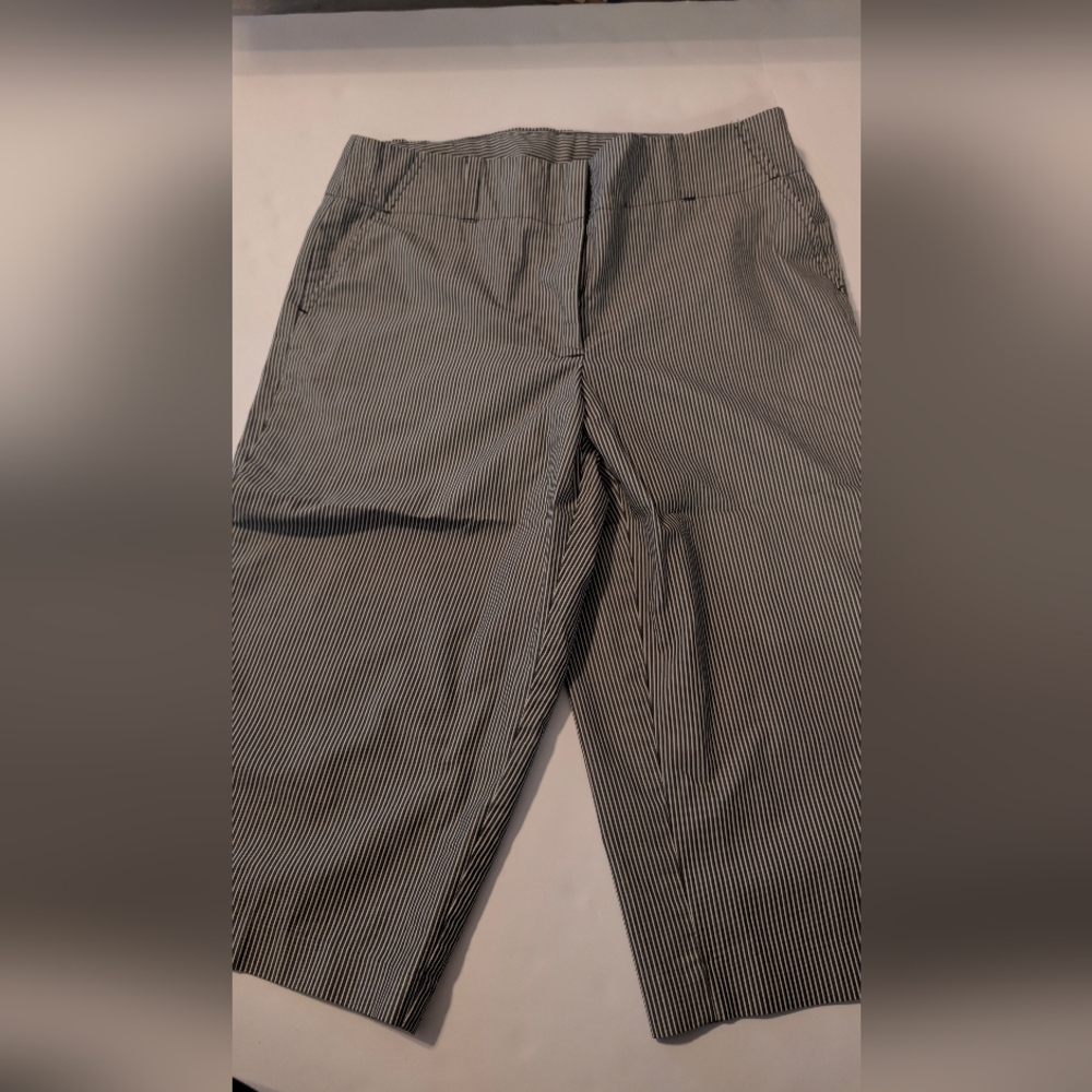 Women's Striped Gray & White Capris Sz 8